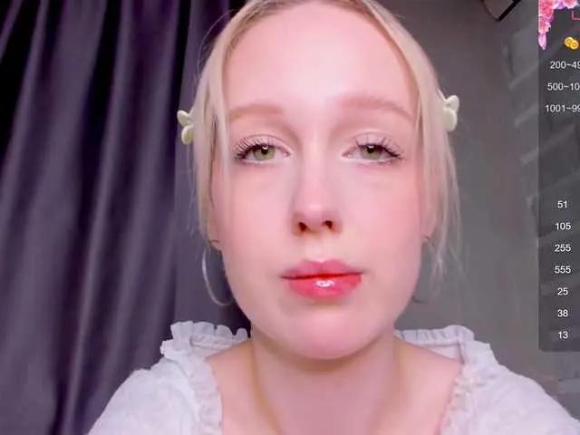 Offline alicewonderyou on BongaCams