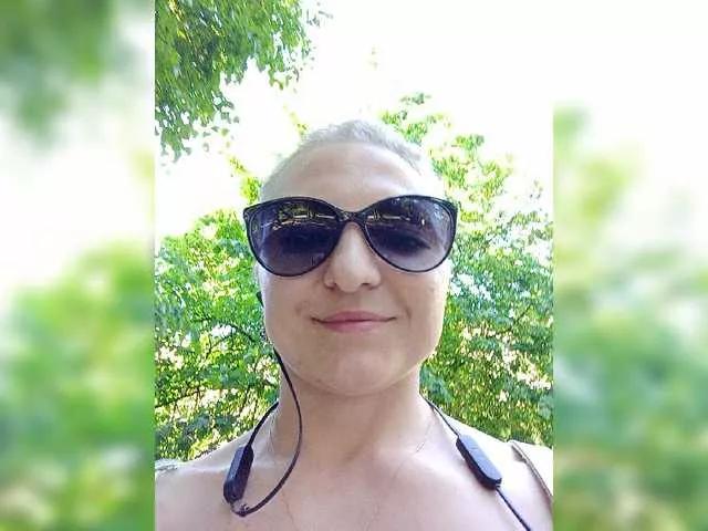 Offline Anesteishen on BongaCams