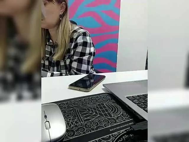 Offline Angelinamik on BongaCams