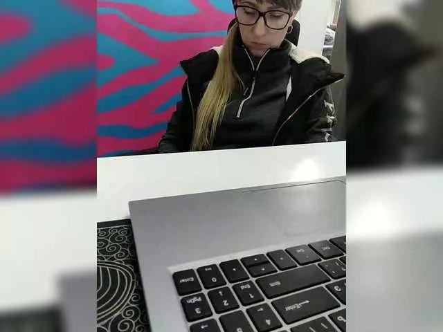 Offline Angelinamik on BongaCams