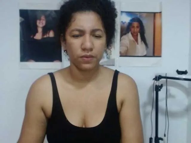 Bellacrespa on BongaCams 