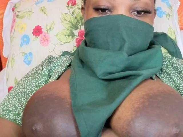 Freechat bigzonroe24 on BongaCams