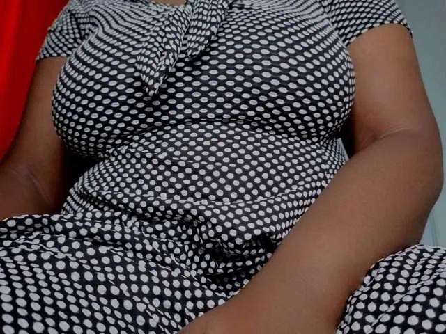 Freechat bigzonroe24 on BongaCams