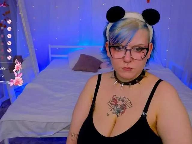 Freechat bluelunaray on BongaCams