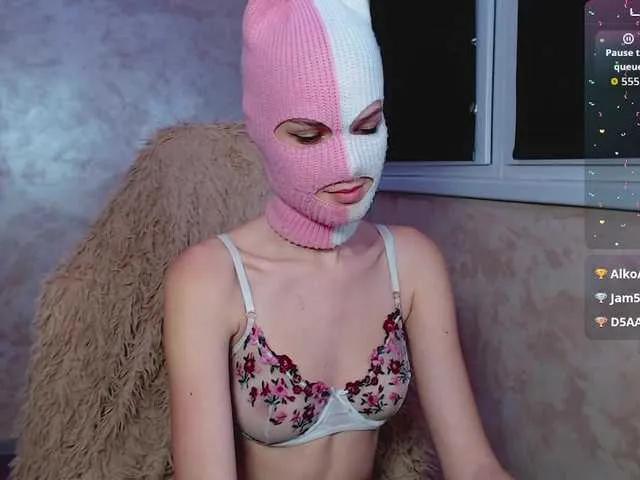 Offline Domiiiniiicana on BongaCams