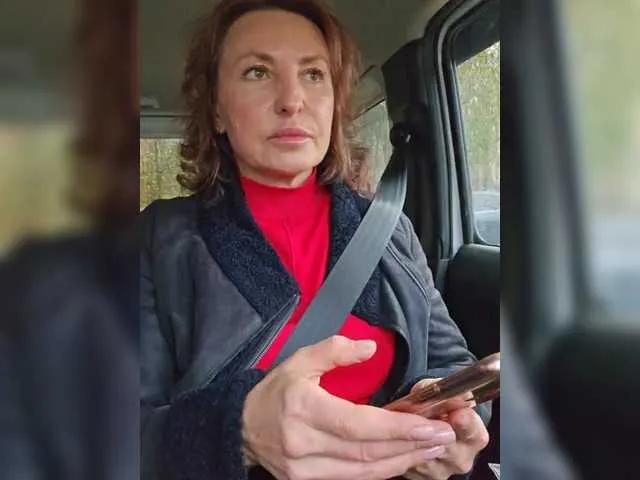 BongaCams EditaMilf is Freechat EditaMilf — Strong domineering male hands, your brain and your generosity. Your dirty thoughts about me.