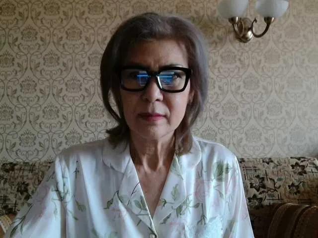 Offline Elegant00Lady on BongaCams