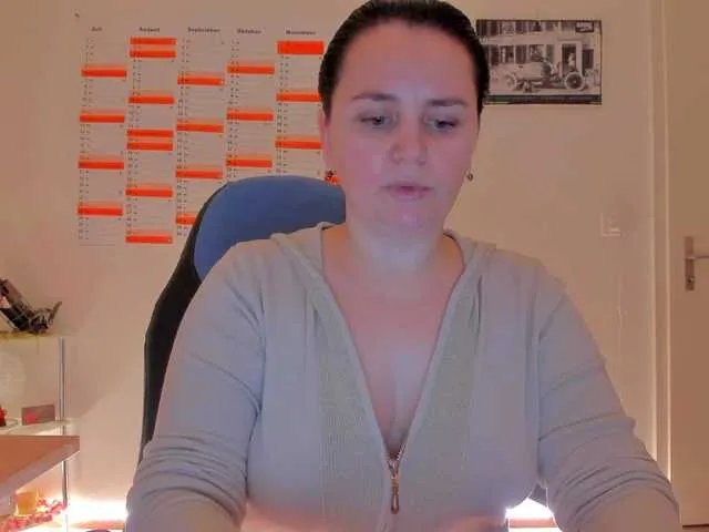 Elieen2 on BongaCams 