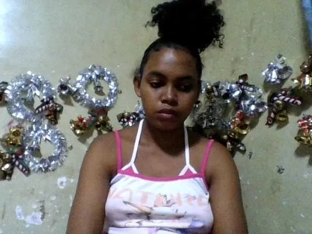 Elinah on BongaCams