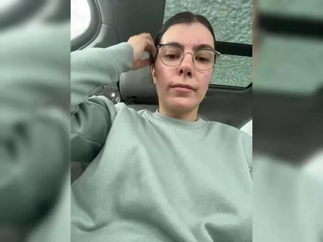 BongaCams Elinor21 is Freechat Elinor21 — Real connections,tokens,deep discussions.