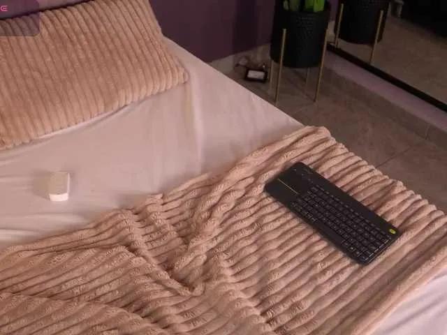 Freechat ElleDiane on BongaCams