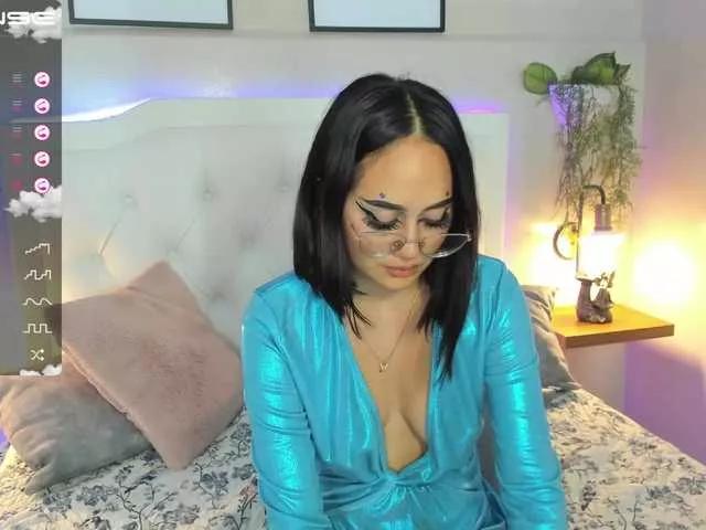 Offline Emma-white on BongaCams