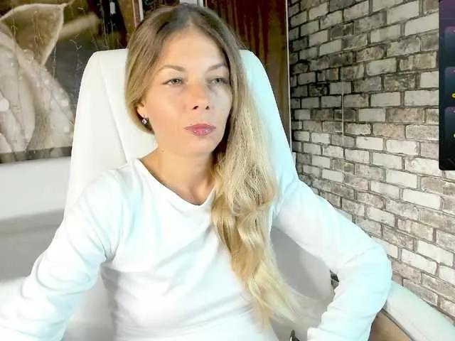 Freechat Eva-Melow on BongaCams