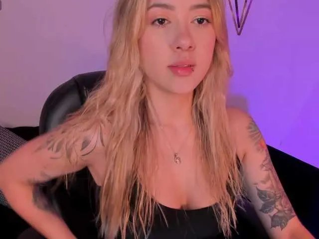 EveBenson on BongaCams