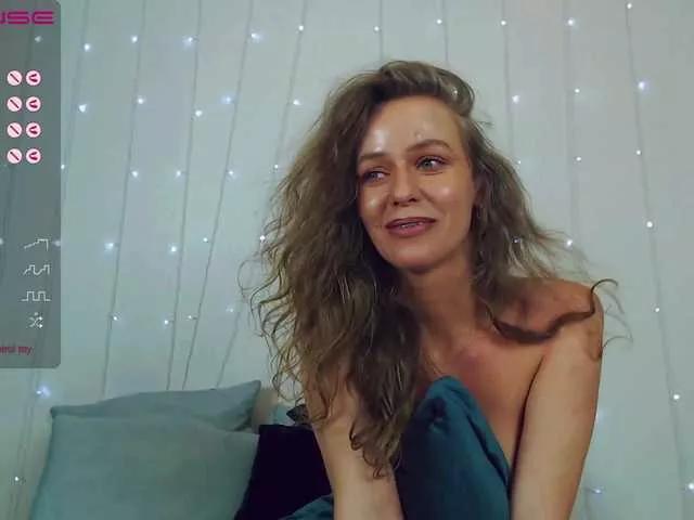 Offline HEYBANANA on BongaCams