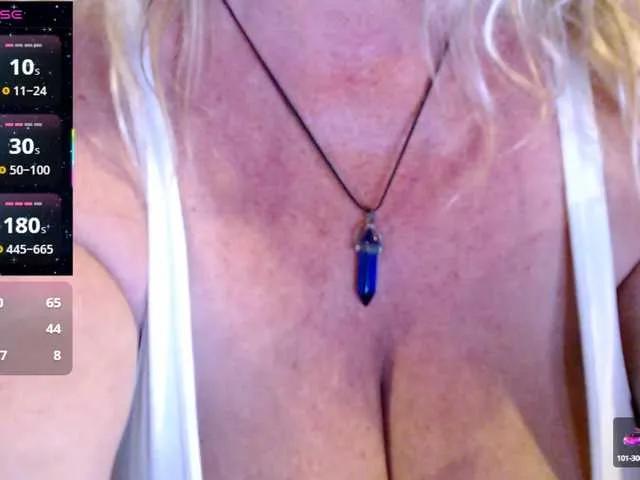 Offline JennaDeluxe on BongaCams