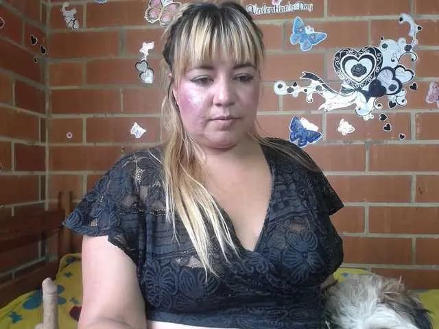 BongaCams jones-scarlet is Freechat jones-scarlet — It excites me to start touching myself very sensually and slowly while I start playing with my fingers