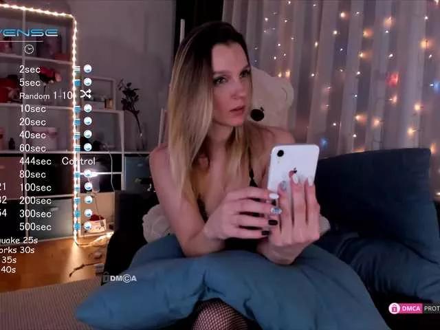 Freechat Karamelsw on BongaCams