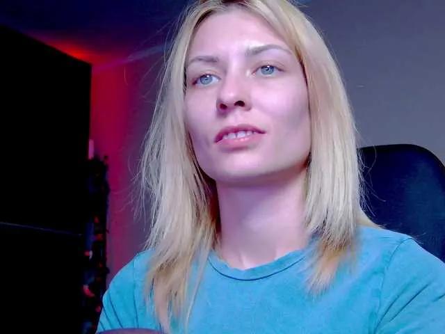 Offline karo131324 on BongaCams