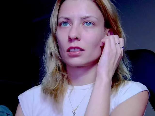 Offline karo131324 on BongaCams