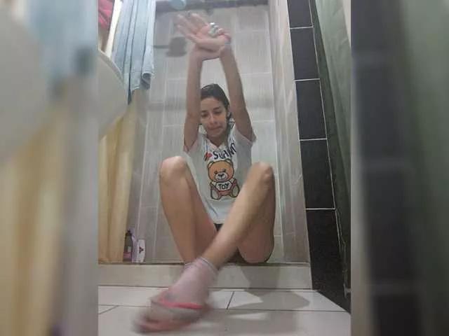 Offline Kingofqueen23 on BongaCams