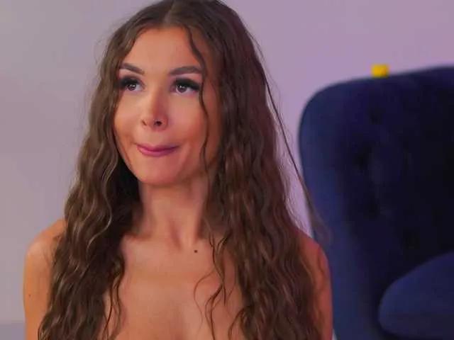 KyssaraPlay — Intense eye contact, whispered compliments, and a dirty imagination. I get turned on when someone takes control in a subtle way and knows how to tease me, mentally and physically. I love when there's real chemistry -- not just lust. The idea that you...