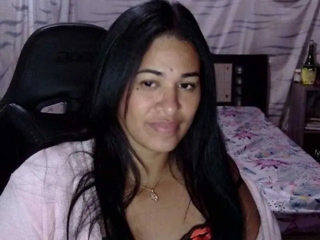 Letty33 on BongaCams 