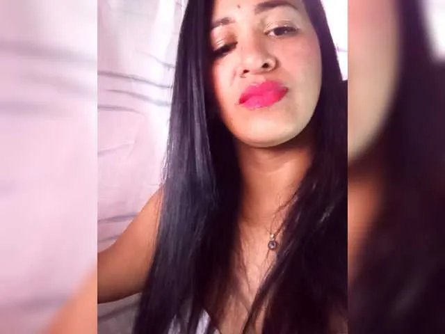 Letty33 on BongaCams 