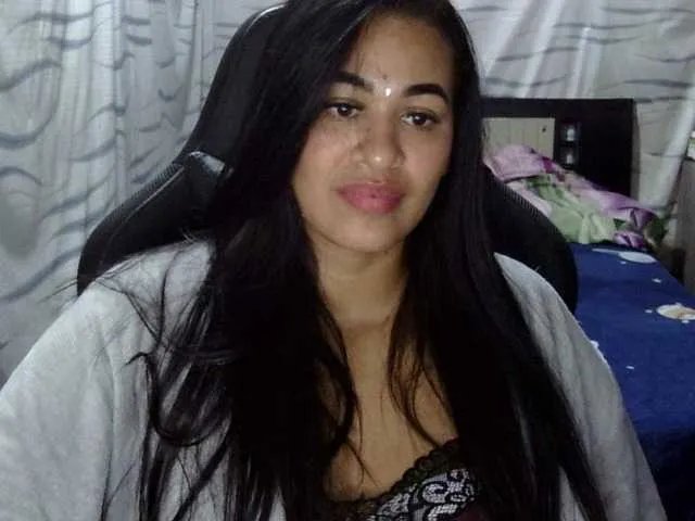 Letty33 on BongaCams 