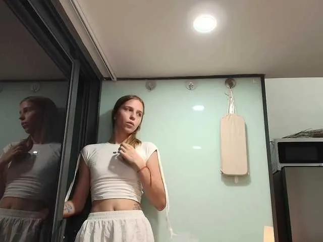 Offline Littlemolly1 on BongaCams
