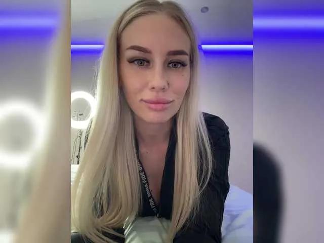 Freechat Lovensesgirl on BongaCams