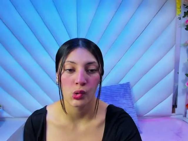 BongaCams LunaBennett is Freechat LunaBennett — I like to do everything from sensual and erotic shows to games and challenges. There is nothing that I like more to do that my spectators laugh and have fun. I also love fashion and makeup, and I love experimenting with new looks and styles.