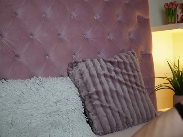 MaiaMini on BongaCams