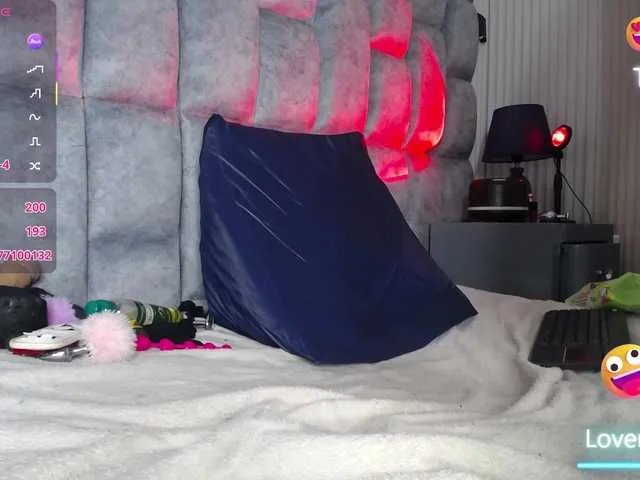 melo-debora1 on BongaCams