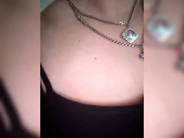 Offline MissieLorrie on BongaCams