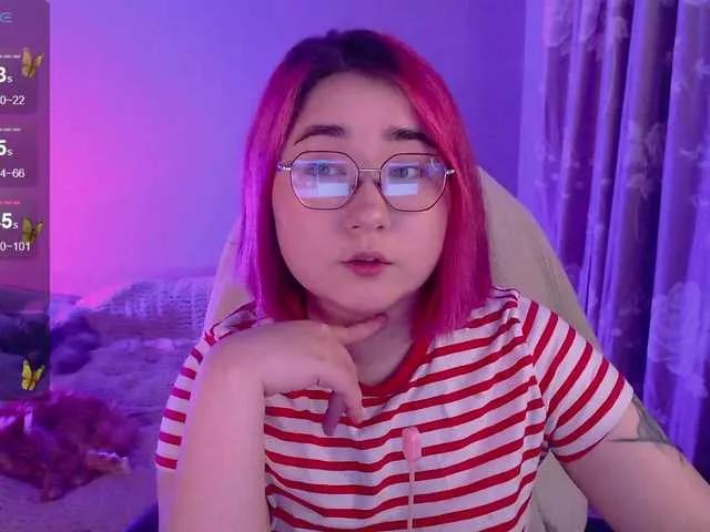 Offline peach-girl on BongaCams