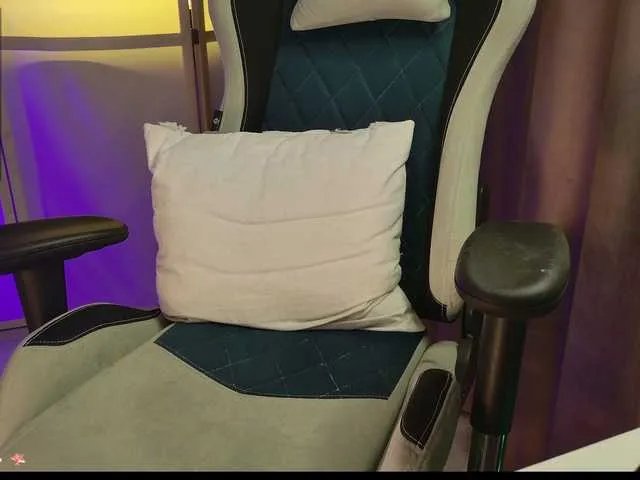 Pink-Donut on BongaCams