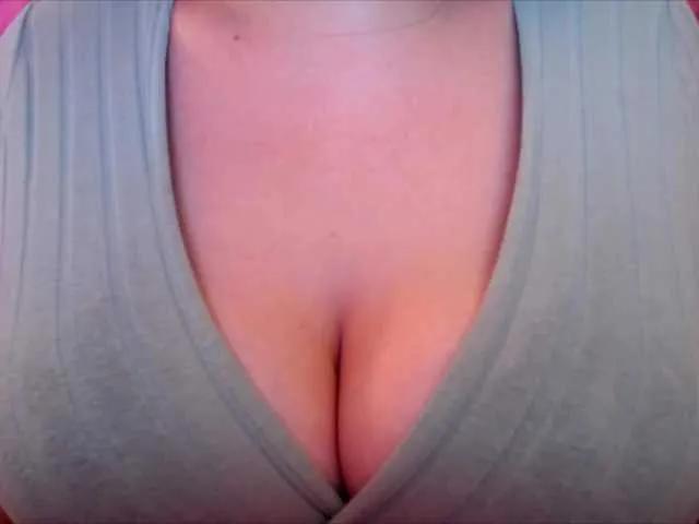 Freechat PrincessXOXO on BongaCams