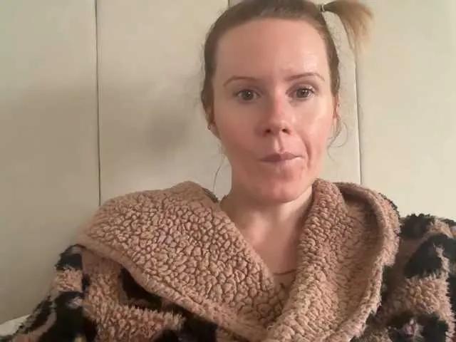 Offline REDHEADROSIE on BongaCams
