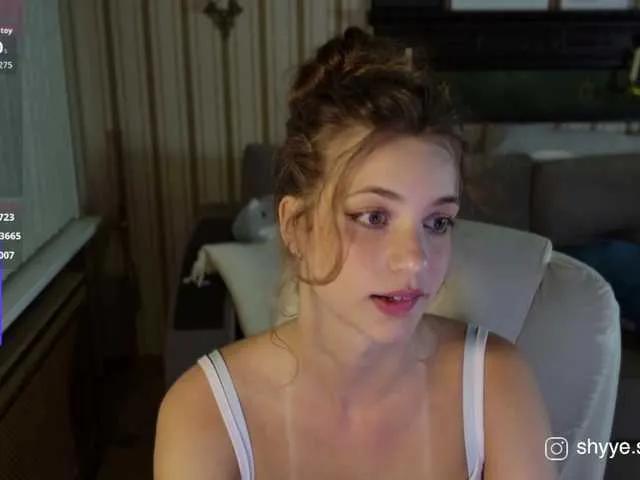 Freechat SarahSupershy on BongaCams