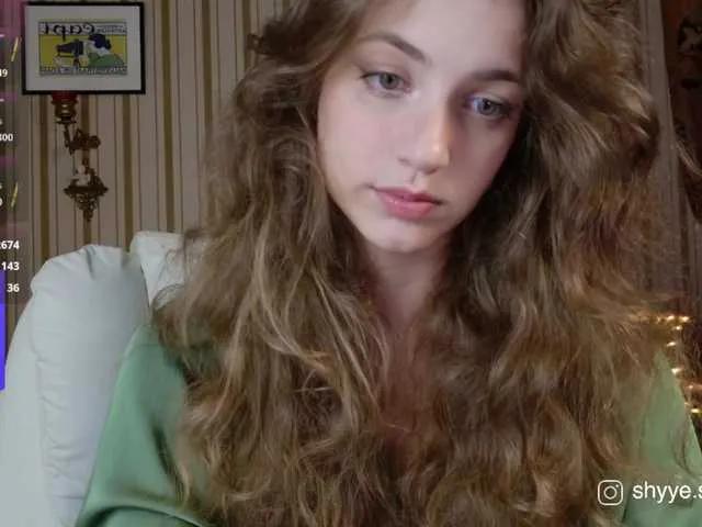 Freechat SarahSupershy on BongaCams