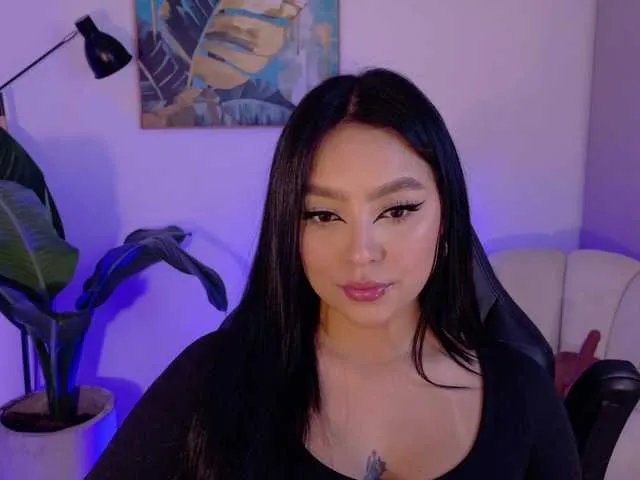 SaraWinstone1 on BongaCams 