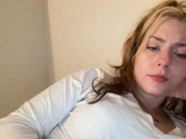 Offline skarlett-rose on BongaCams