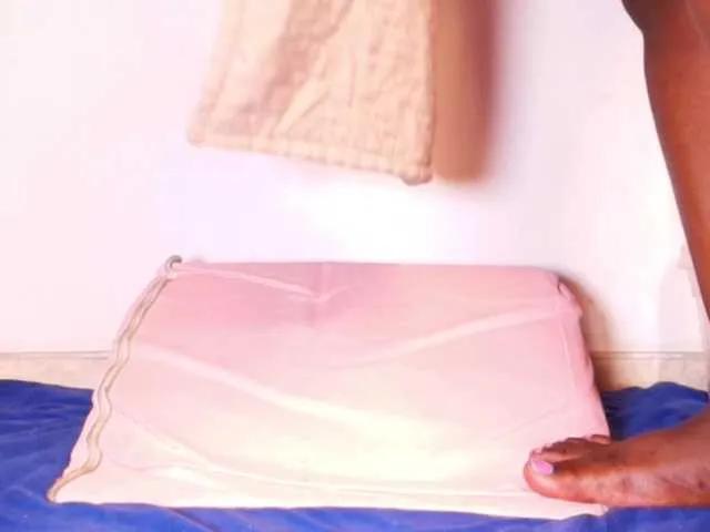 Offline ssusy-ebony on BongaCams