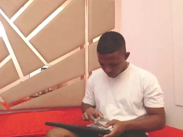 tu-y-yo19 on BongaCams