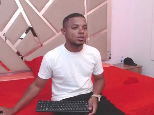tu-y-yo19 on BongaCams