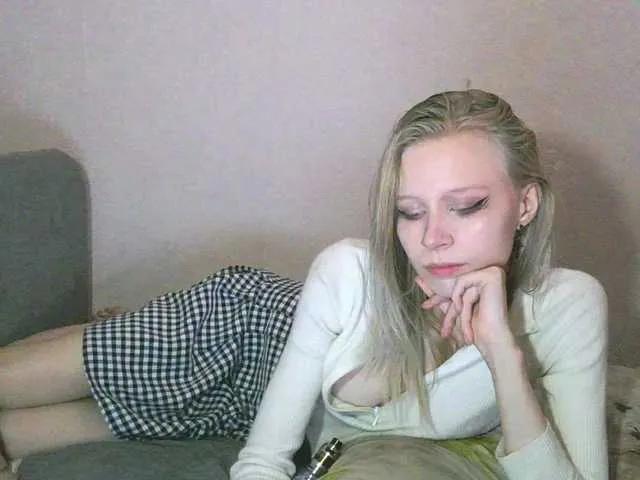 Offline White-snow on BongaCams