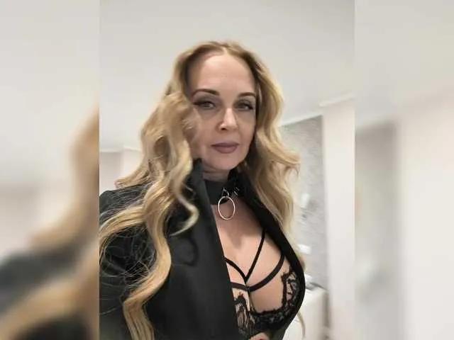 Freechat XxxSexyMilfxxX on BongaCams