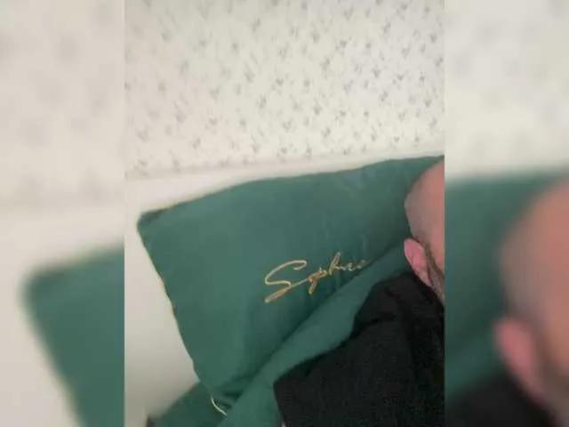 Offline YuGoVi on BongaCams