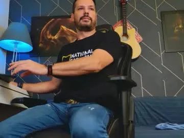 aaronbomer on Chaturbate 